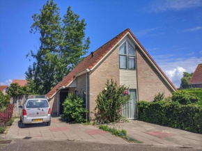 Welcoming bungalow at waterside